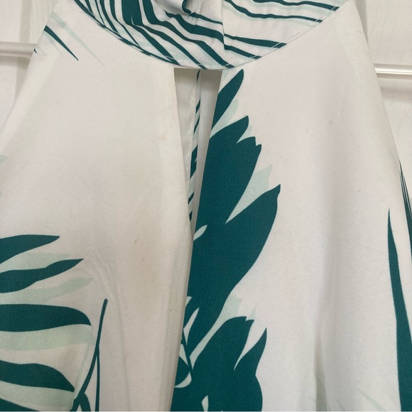 Haute Rogue - White & Green Tropical Leaf Violet Fit & Flare Dress - S - Picture 3 of 5